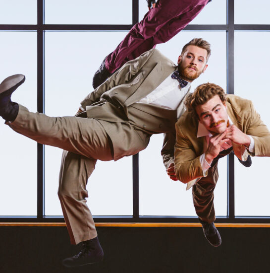 Deux acrobates dans les airs