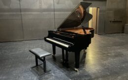 Piano Yamaha dans la petite salle