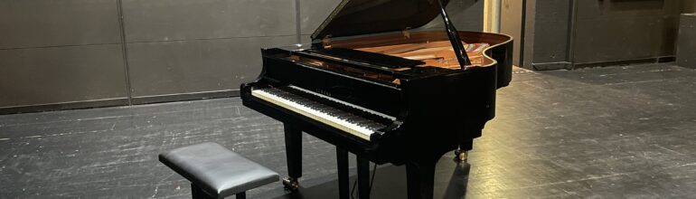 Un nouveau piano pour la petite salle
